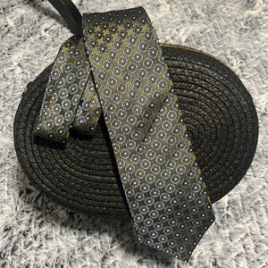 Beautiful John Henry 100% silk tie